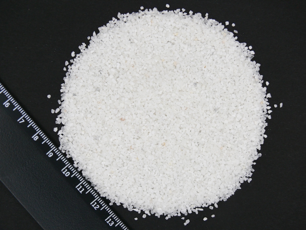 Белый мраморный песок 1-1,5 мм_с линейкой